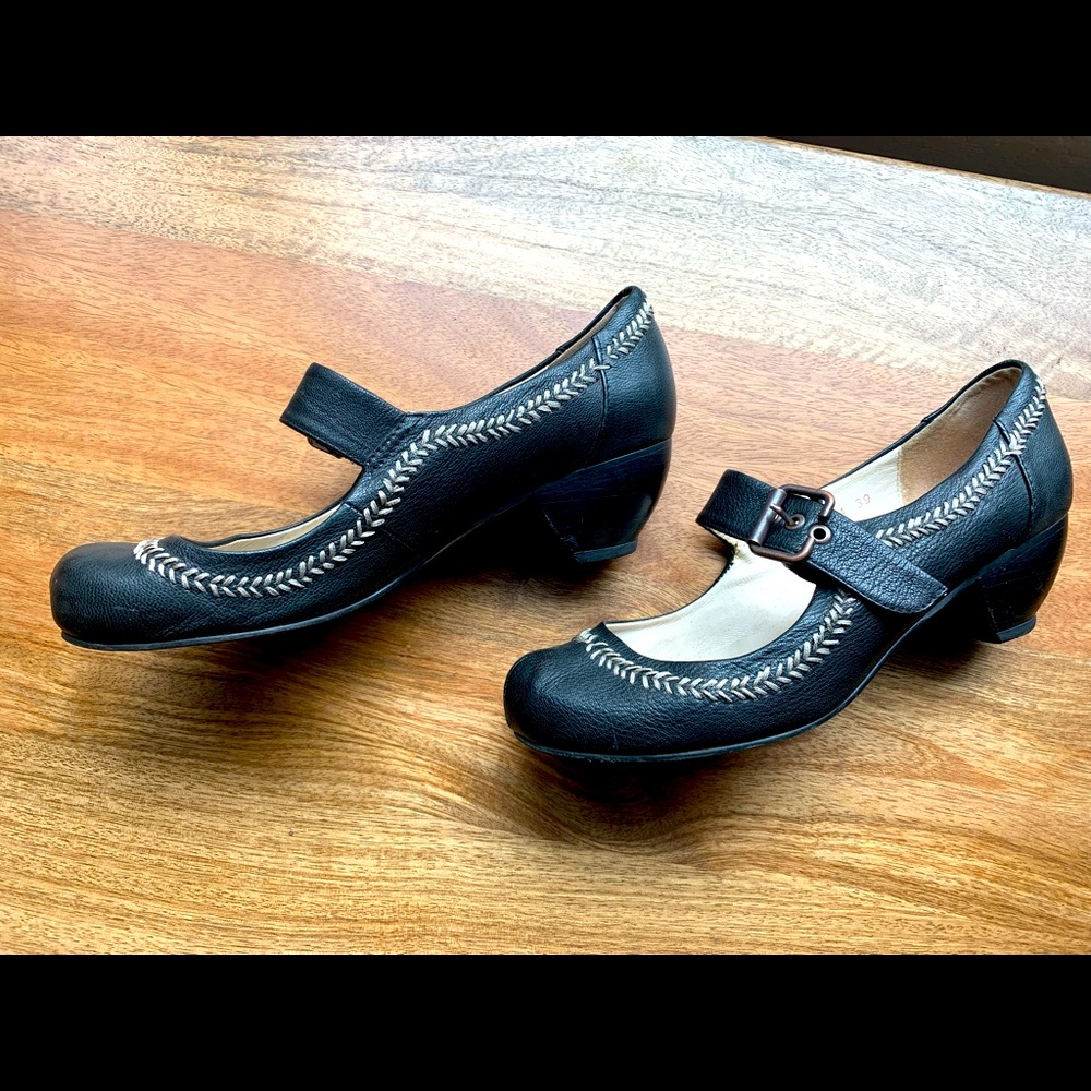 ALL BLACK Mary Jane Petite Heels